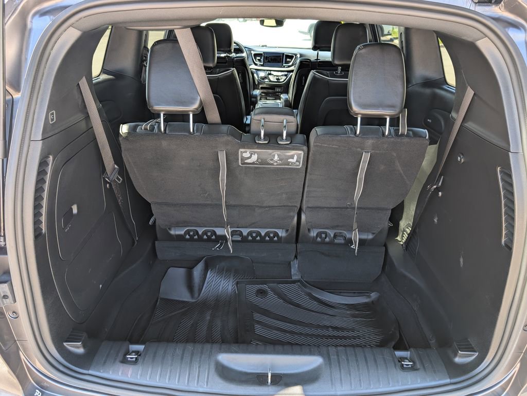 Used 2020 Chrysler Pacifica Limited w/ Advanced Safetytec Group FWD image 14