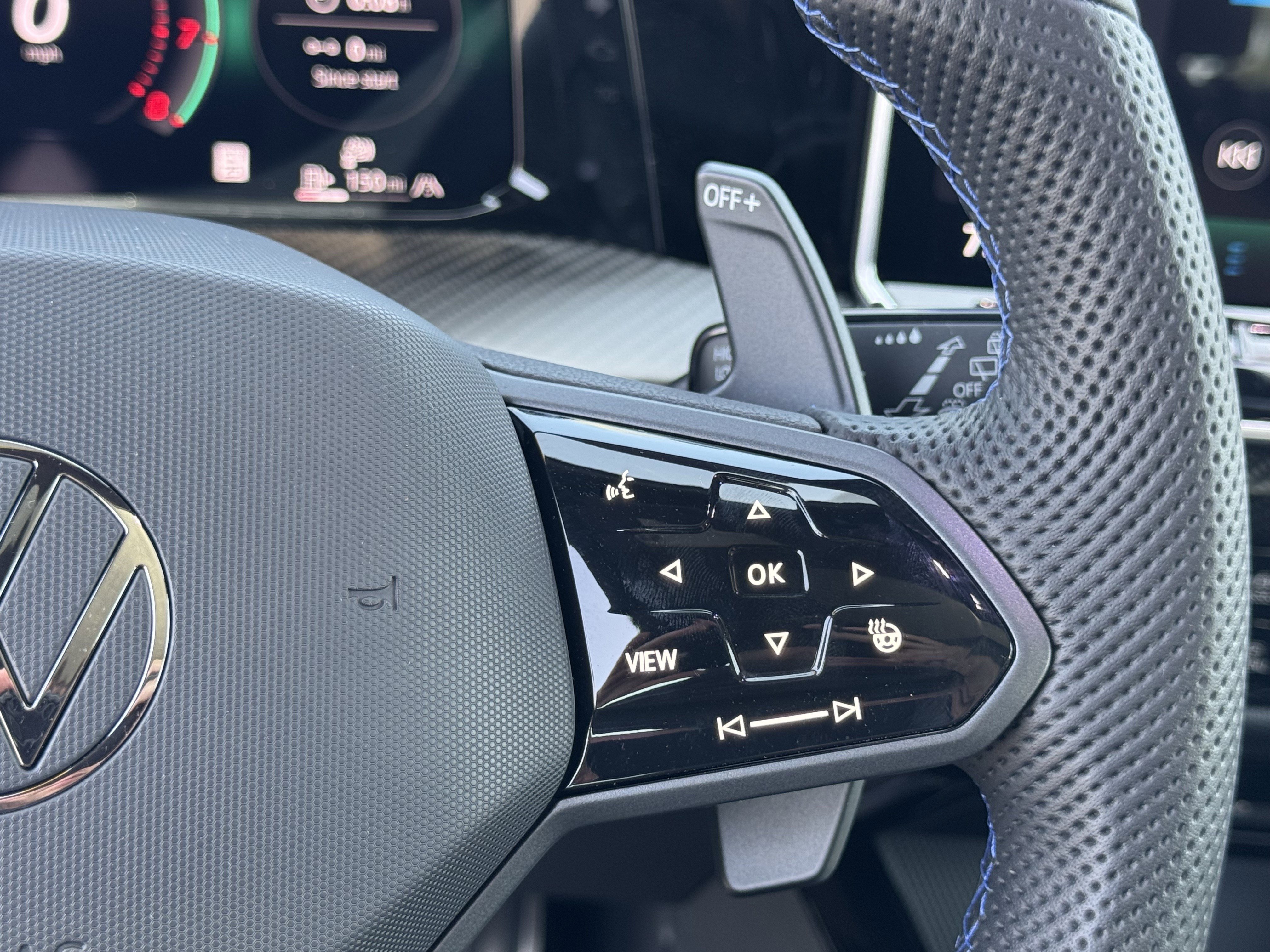 Certified 2025 Volkswagen Golf R Black Edition AWD/4WD image 22