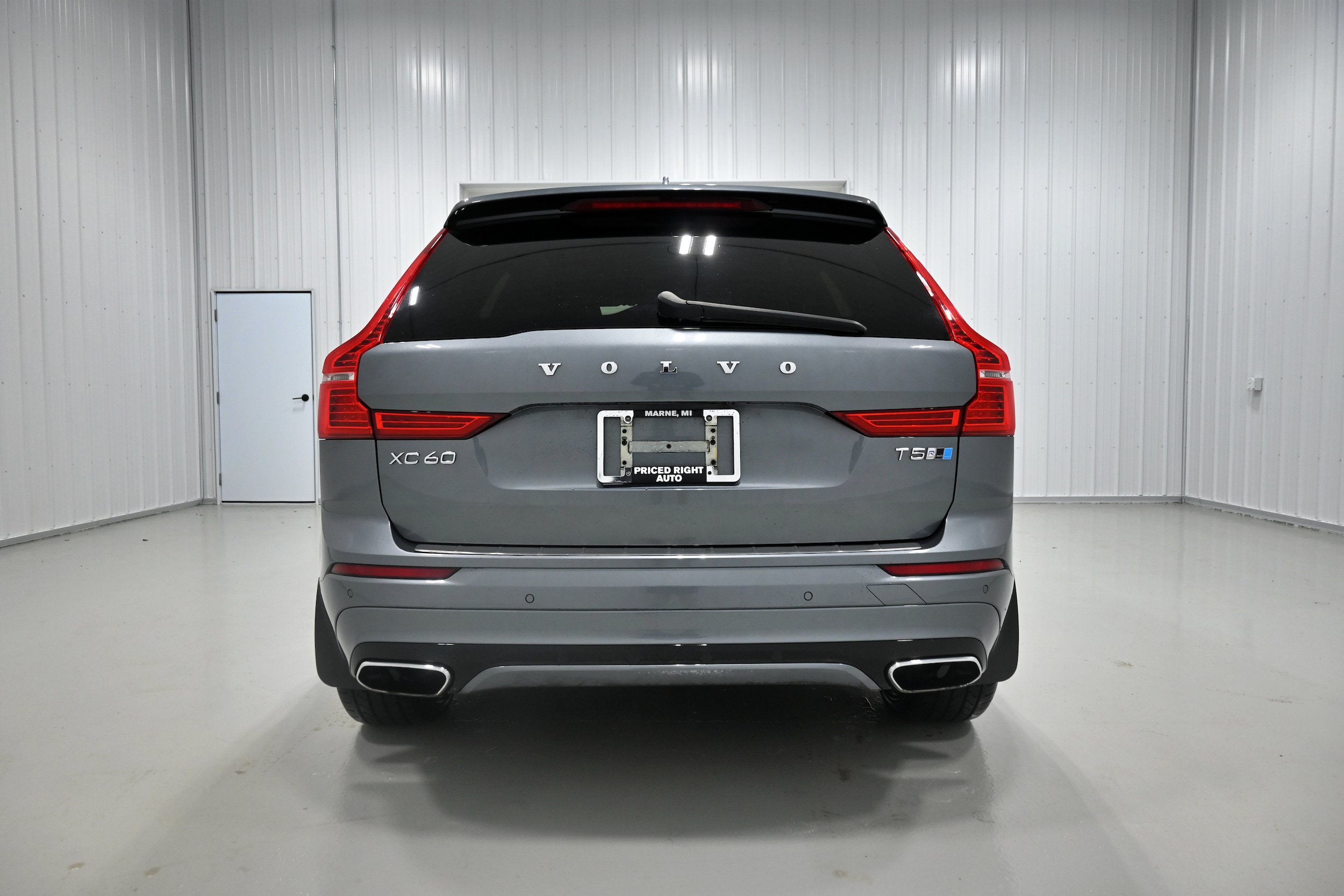 Used 2019 Volvo XC60 T5 R-Design w/ Protection Package Premier AWD/4WD image 36