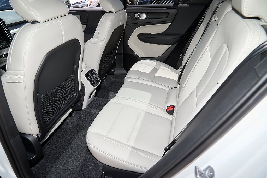 New 2025 Volvo XC40 B5 Plus w/ Protection Package Premier image 19