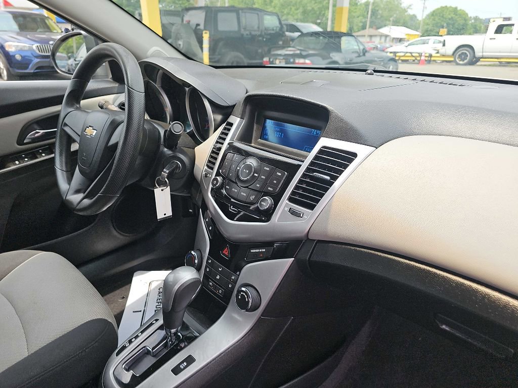 Used 2011 Chevrolet Cruze LS image 50