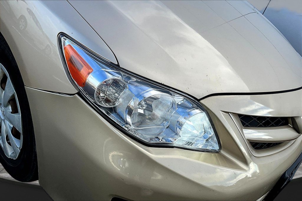 Used 2011 Toyota Corolla LE FWD image 32