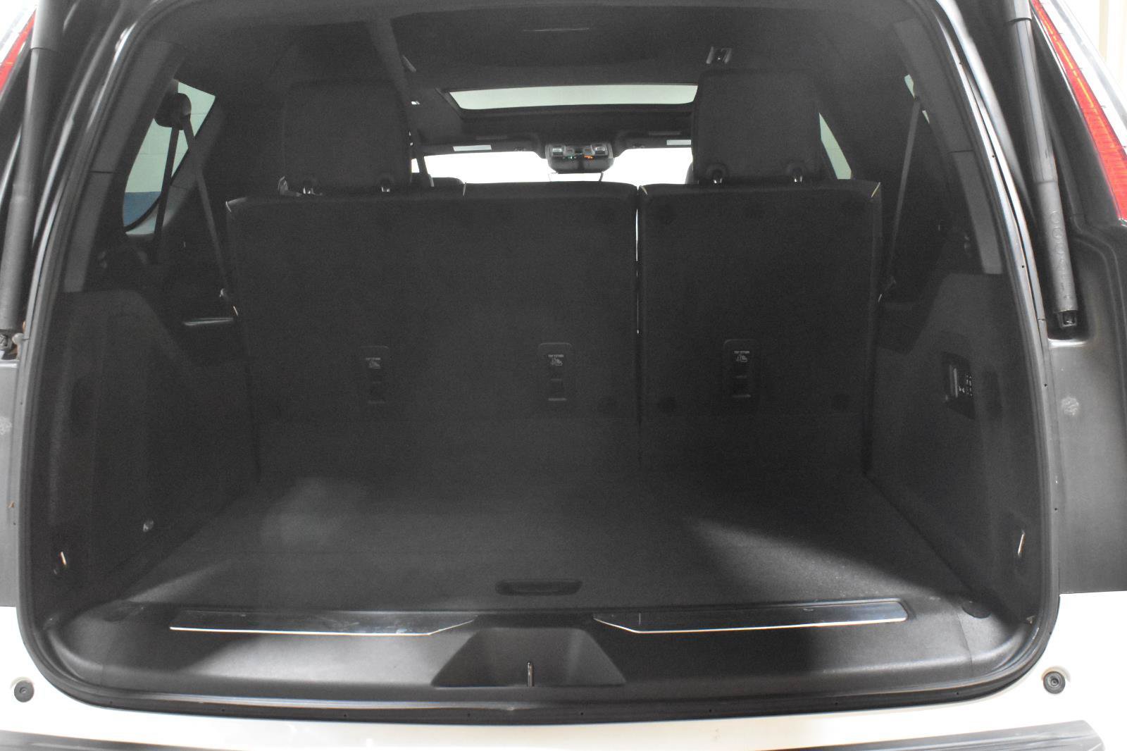 Used 2023 Cadillac Escalade ESV Premium Luxury w/ LPO, Floor Liner Package AWD/4WD image 28