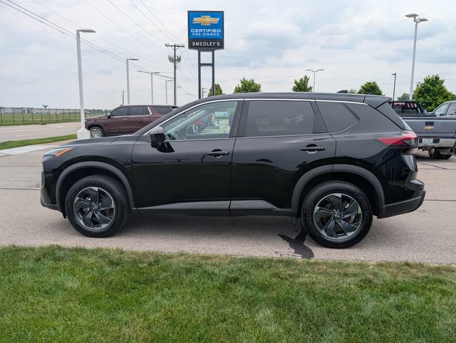 Used 2025 Nissan Rogue SV AWD/4WD image 9