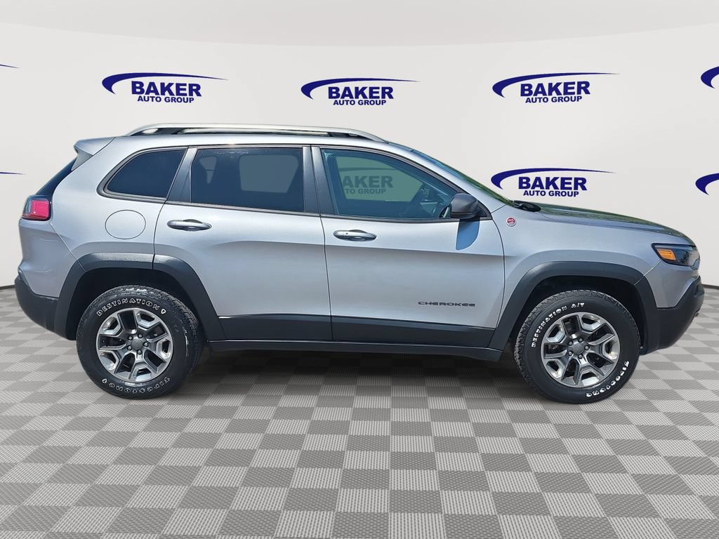 Used 2019 Jeep Cherokee Trailhawk AWD/4WD image 2