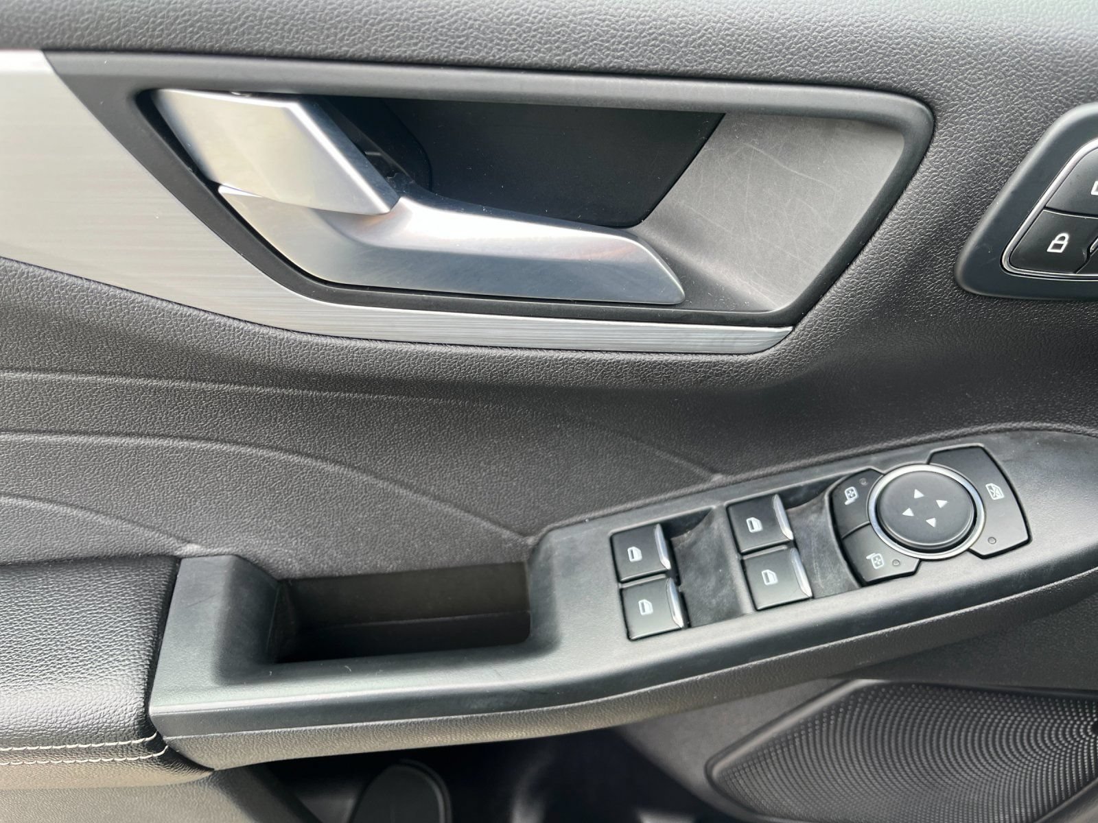 Used 2024 Ford Escape Platinum AWD/4WD image 12