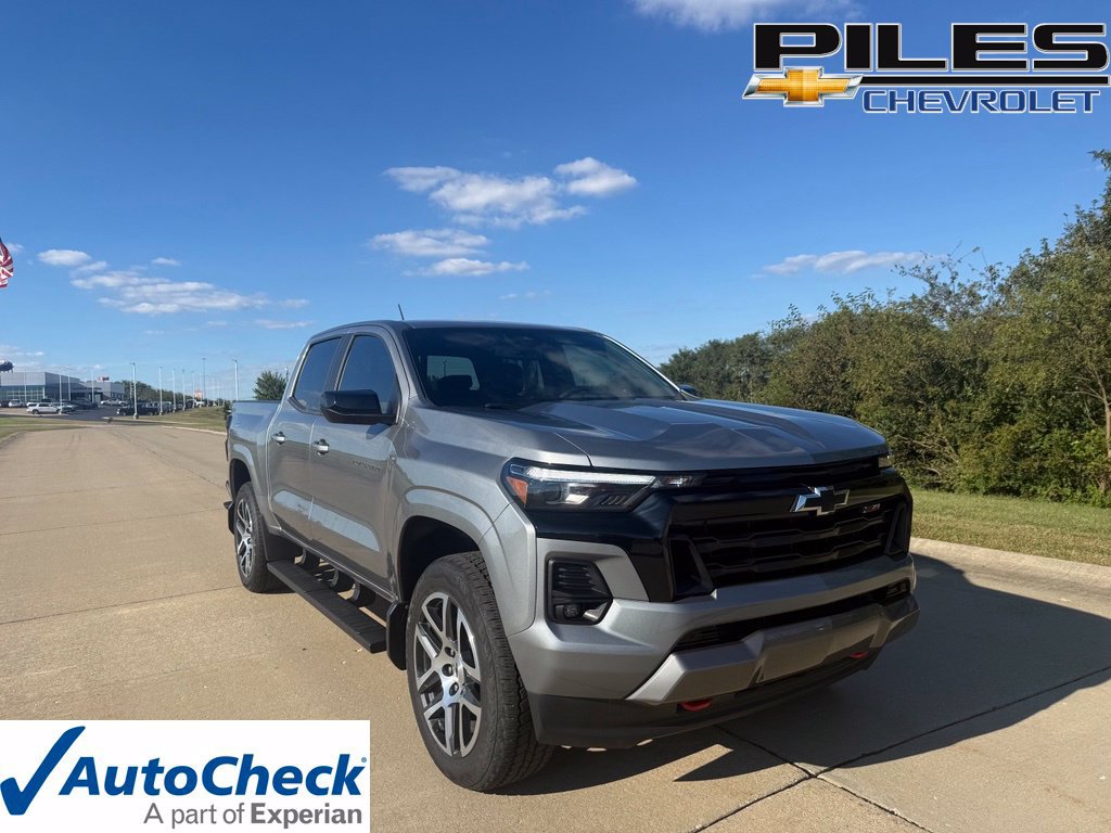 Used 2024 Chevrolet Colorado Z71 w/ Z71 Convenience Package 2 AWD/4WD image 1