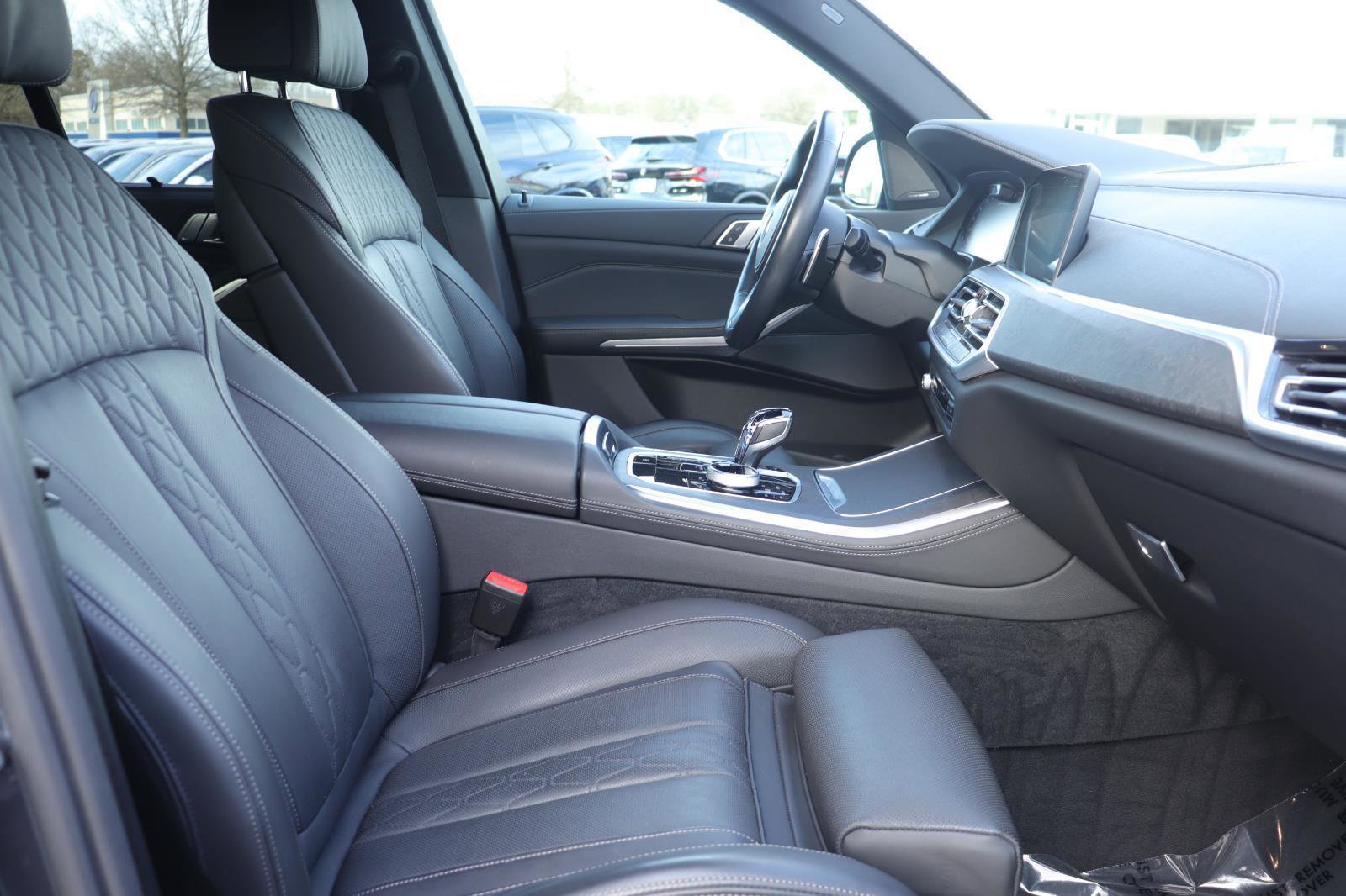 Used 2022 BMW X5 M50i w/ Executive Package image 19