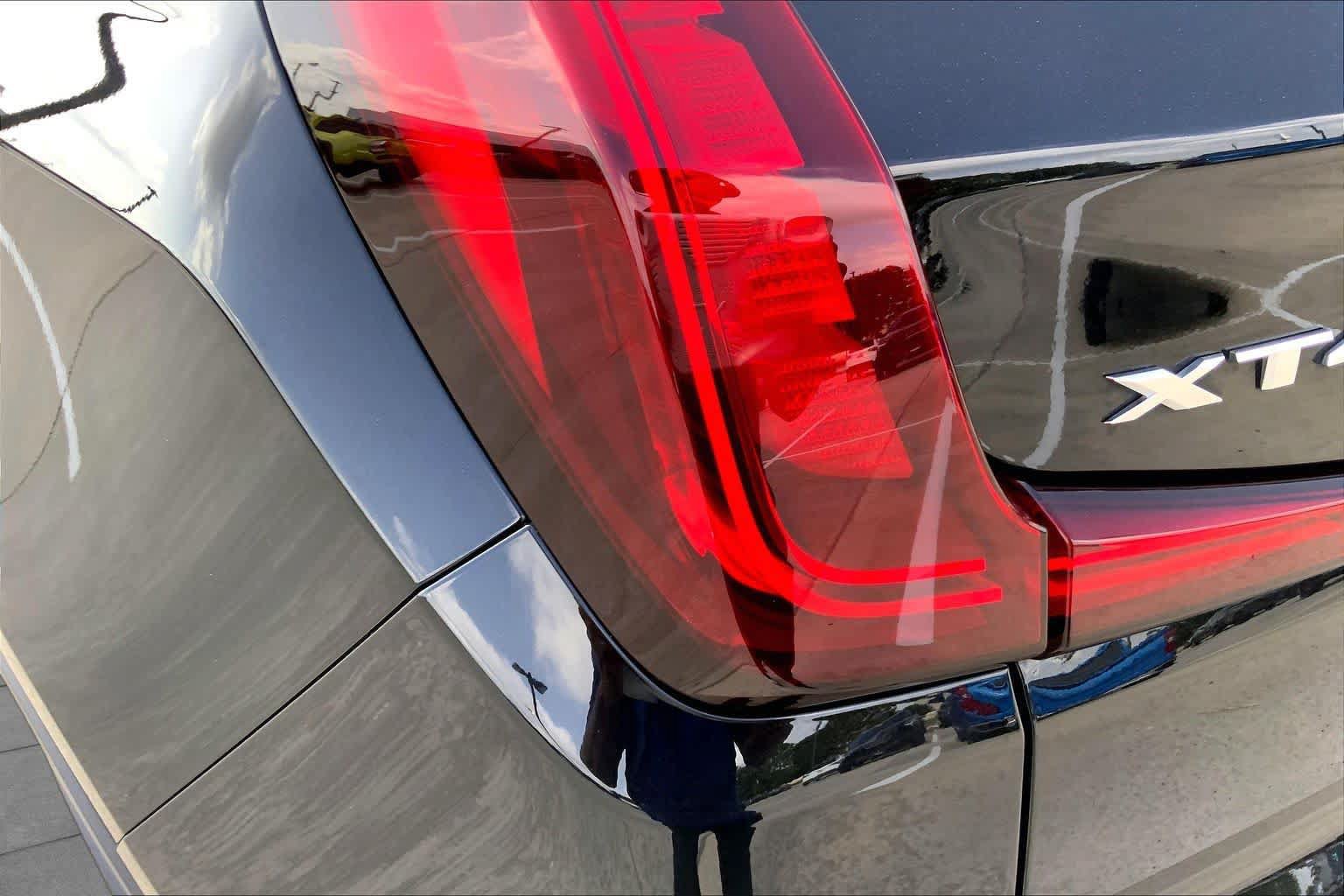 Used 2023 Cadillac XT4 Luxury w/ Cold Weather Package FWD image 54