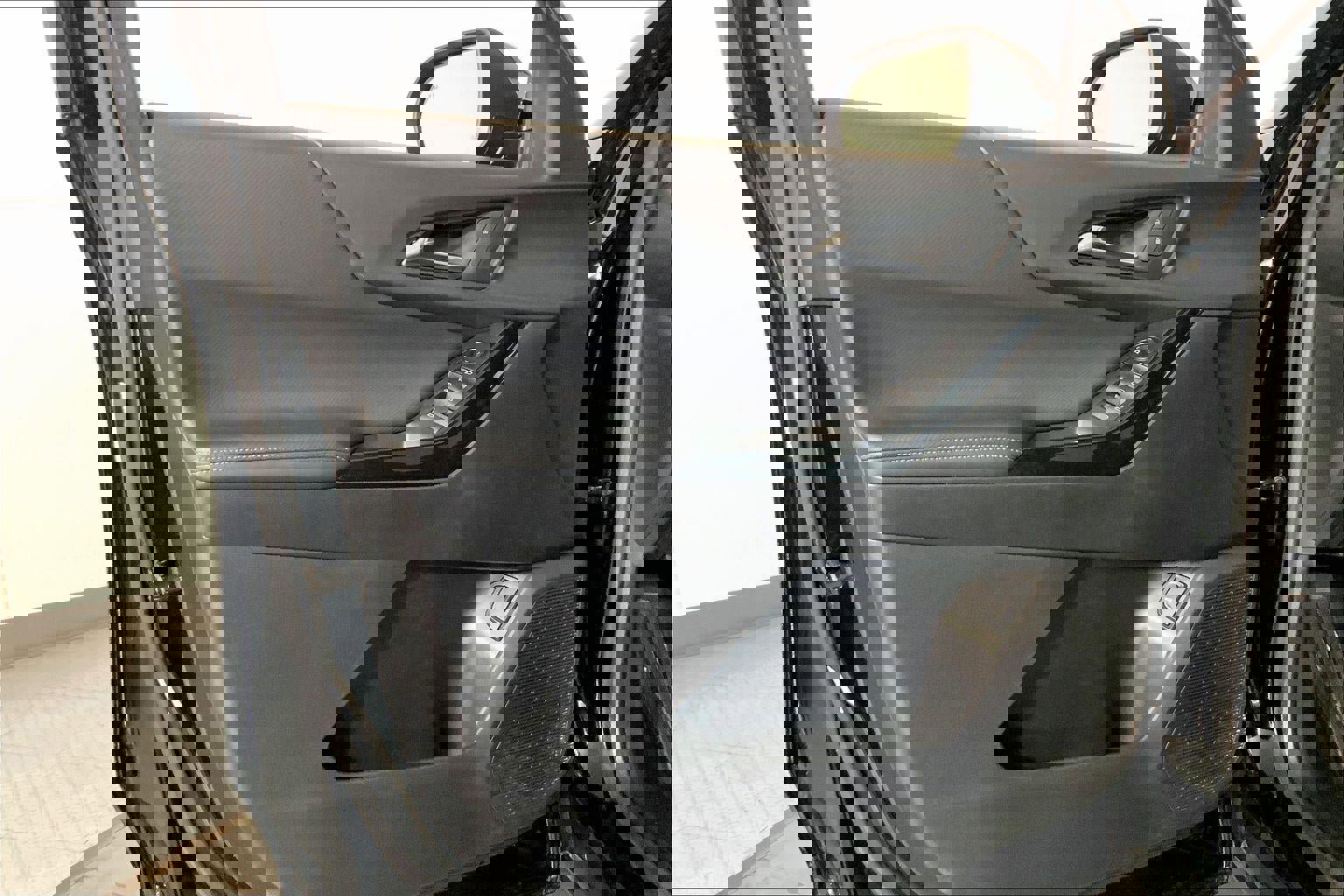 Used 2025 Chevrolet Equinox LT w/ Convenience Package II image 24