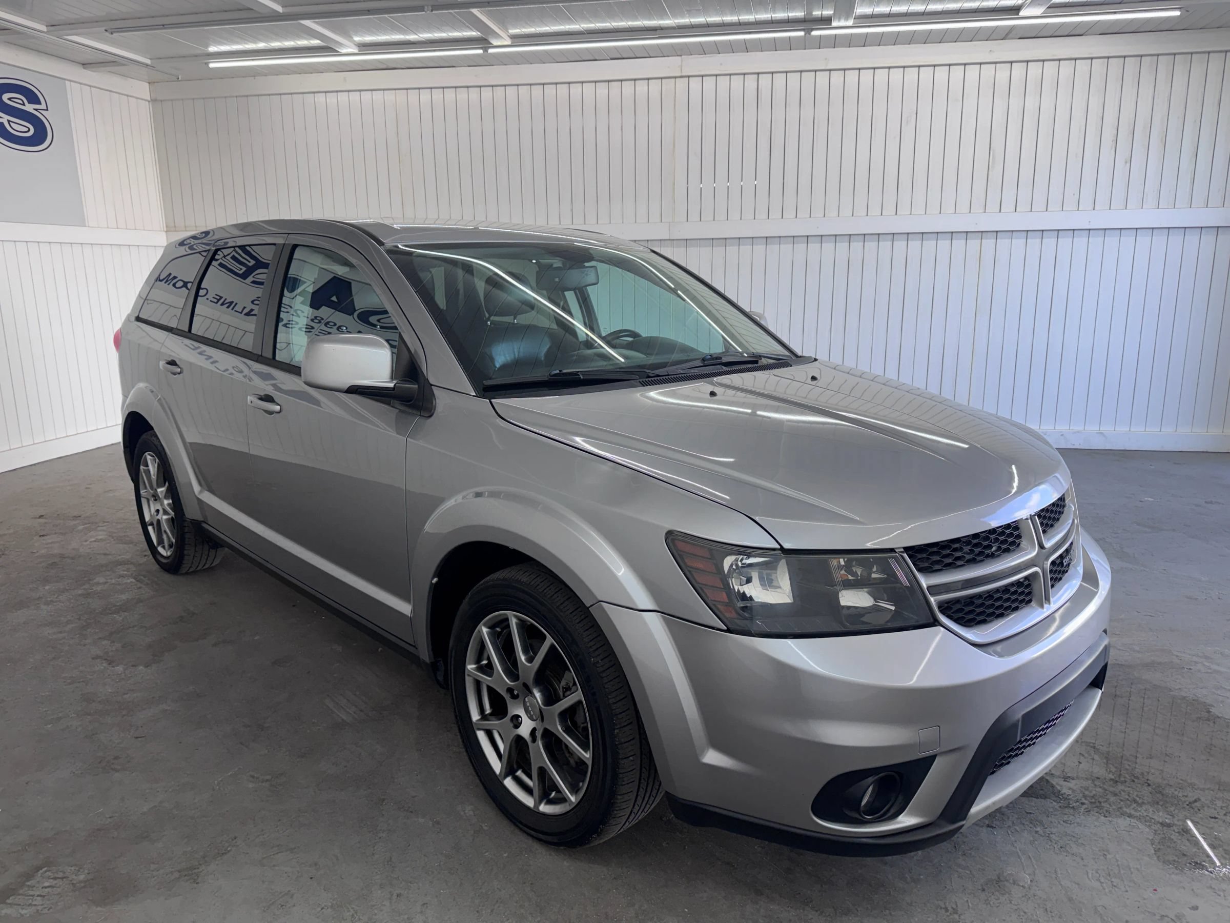Used 2015 Dodge Journey R/T w/ Flexible Seating Group FWD image 3