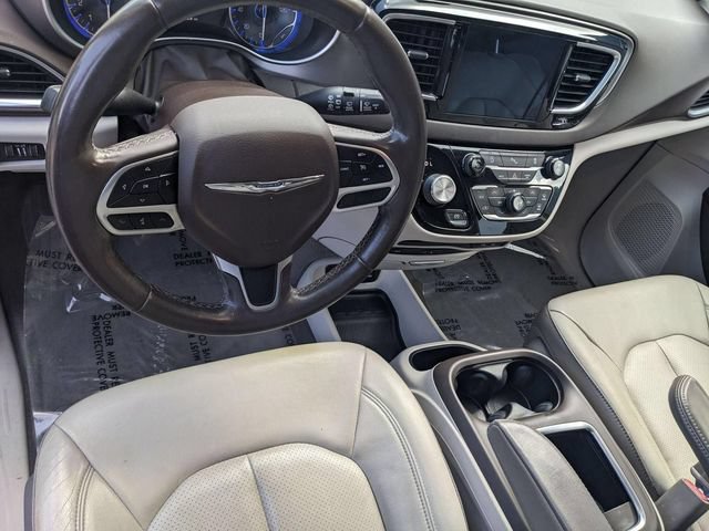 Used 2018 Chrysler Pacifica Touring-L Plus FWD image 11