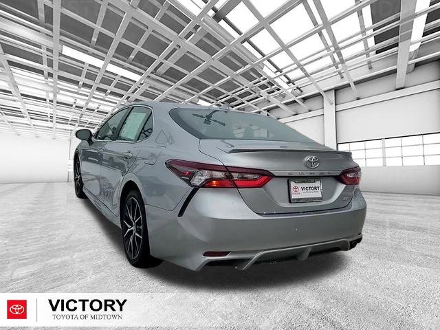 Used 2024 Toyota Camry SE image 5