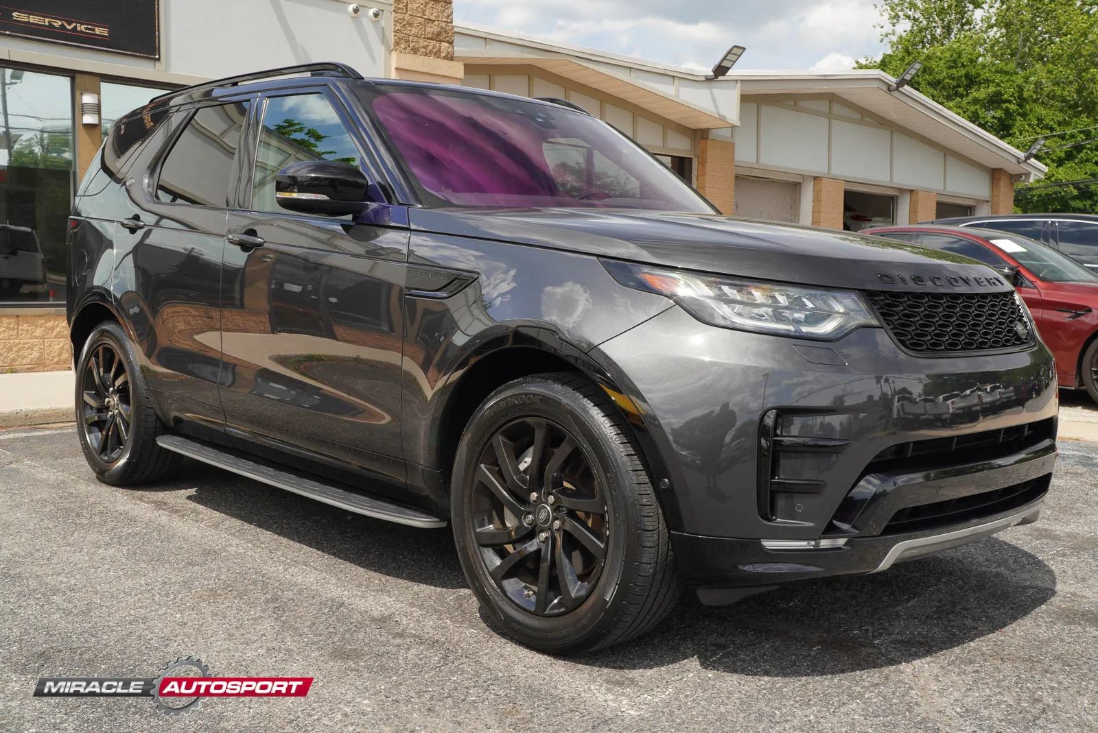 Used 2020 Land Rover Discovery Landmark AWD/4WD image 9