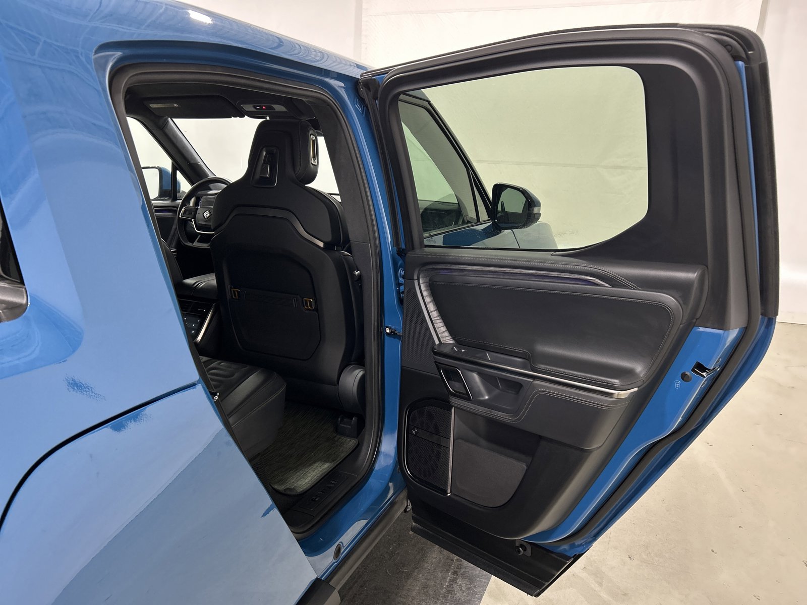 Used 2023 Rivian R1T Adventure image 19