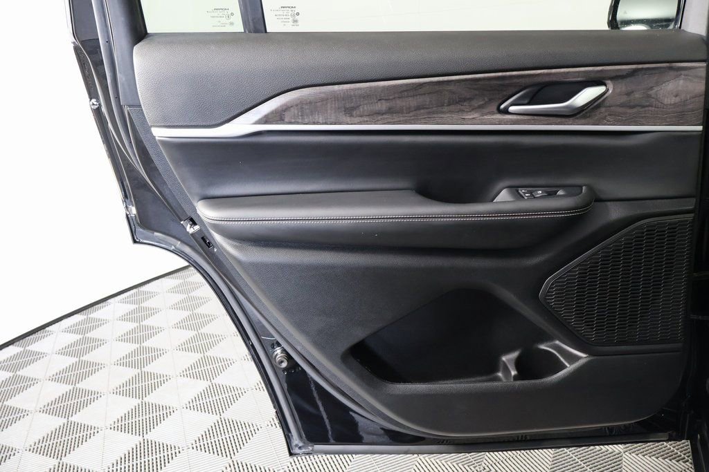 Used 2023 Jeep Grand Cherokee L Limited RWD image 14