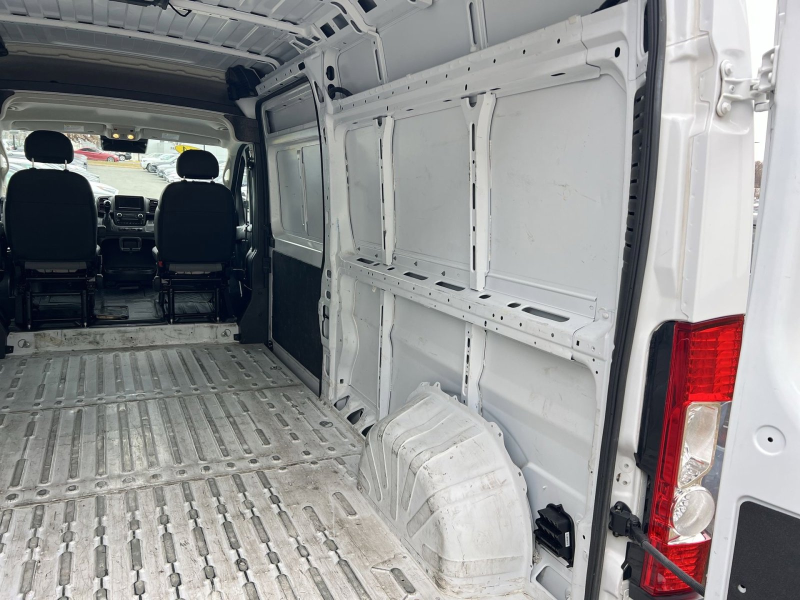 Used 2024 RAM ProMaster 2500 w/ Convenience Group image 22