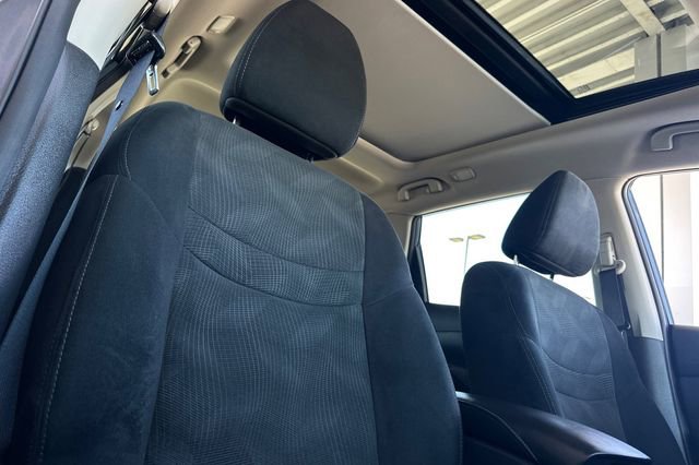 Used 2016 Nissan Rogue SV w/ SV Premium Package image 20