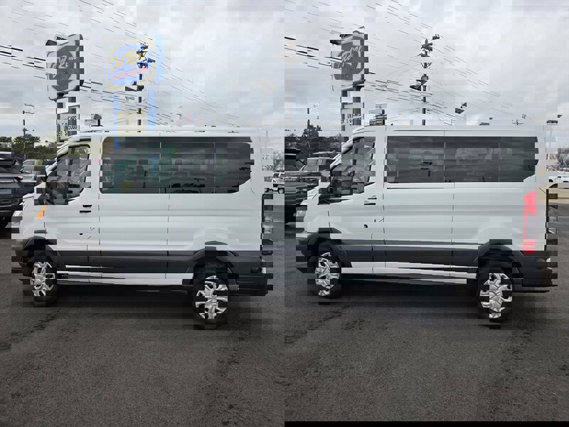 Used 2017 Ford Transit 350 XLT image 6