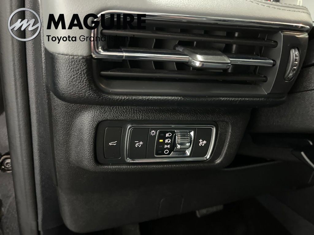 Used 2022 Lincoln Corsair AWD w/ Equipment Group 101A image 13