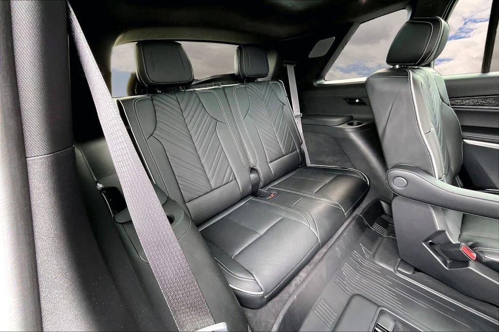Used 2026 Cadillac Vistiq Platinum w/ LPO, Floor Liner Package AWD/4WD image 26