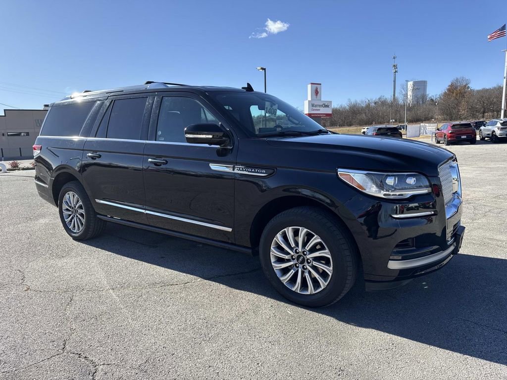 Used 2024 Lincoln Navigator L 4WD image 7