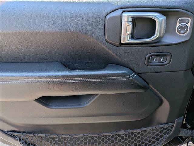 Used 2018 Jeep Wrangler Unlimited Sahara AWD/4WD image 10