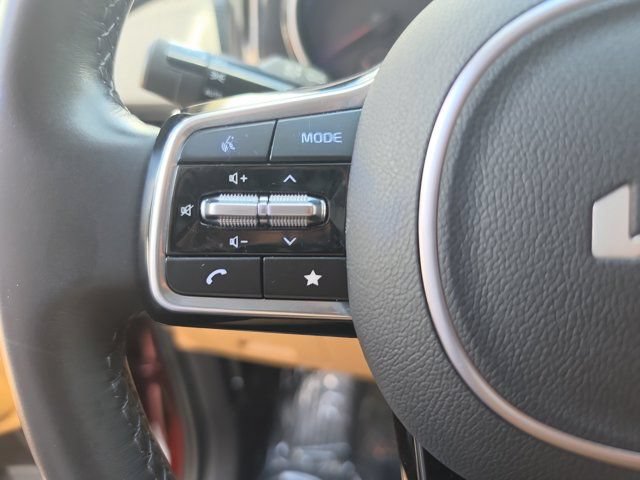 Used 2024 Kia Carnival EX FWD image 19