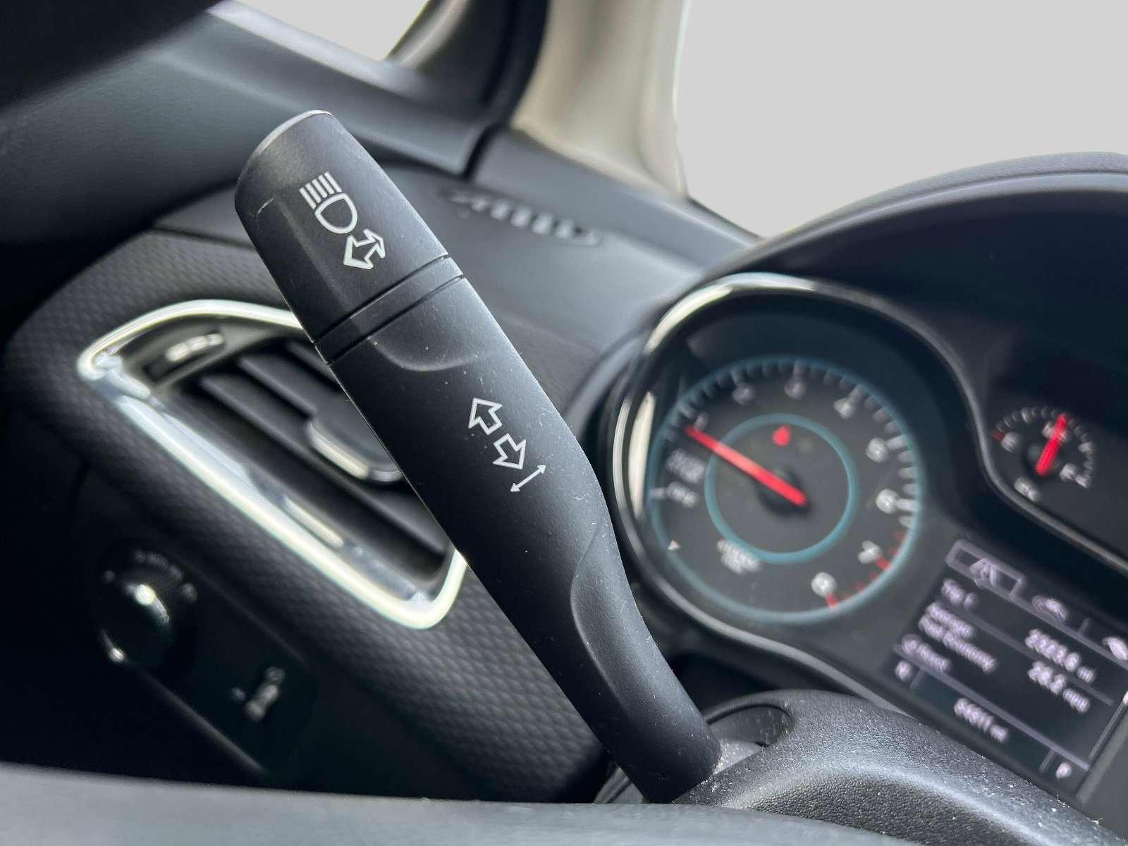 Used 2017 Chevrolet Cruze LT w/ Convenience Package image 24