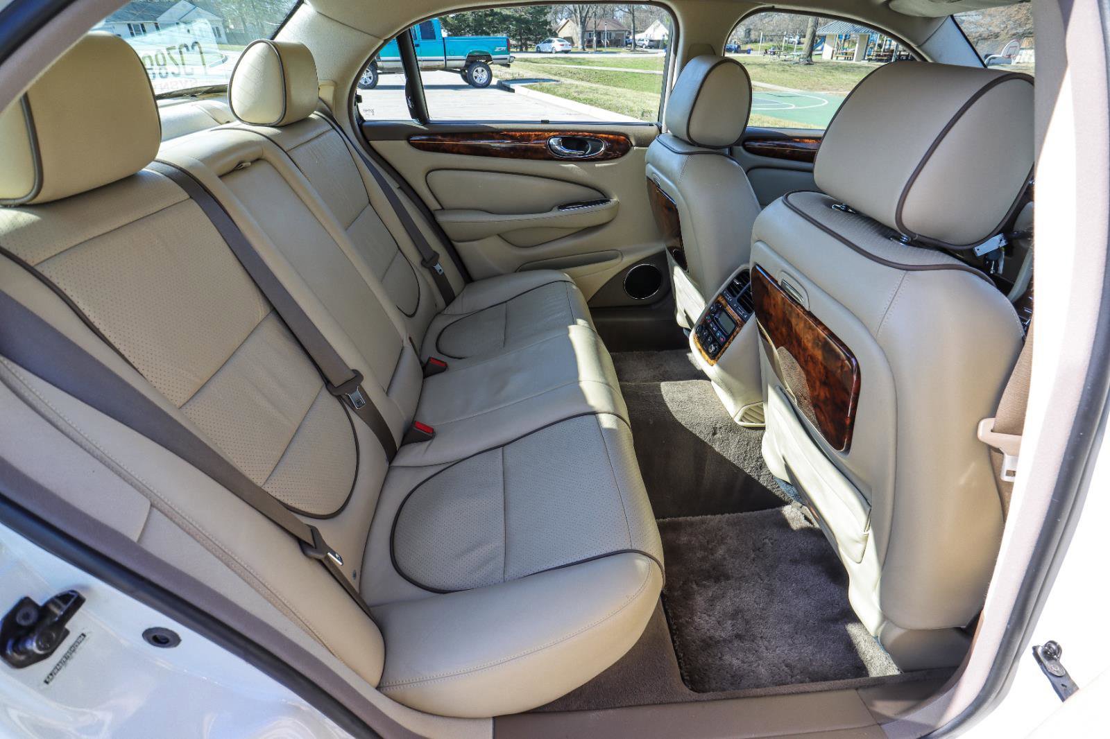 Used 2008 Jaguar XJ8 L image 38