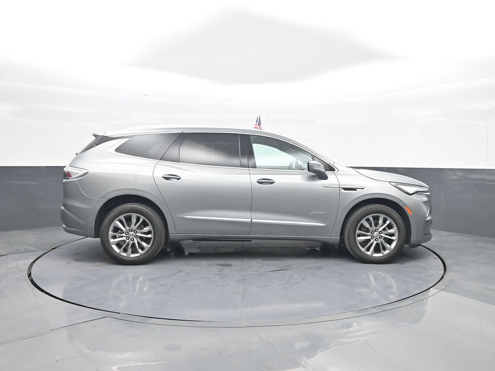Used 2024 Buick Enclave Avenir AWD/4WD image 9