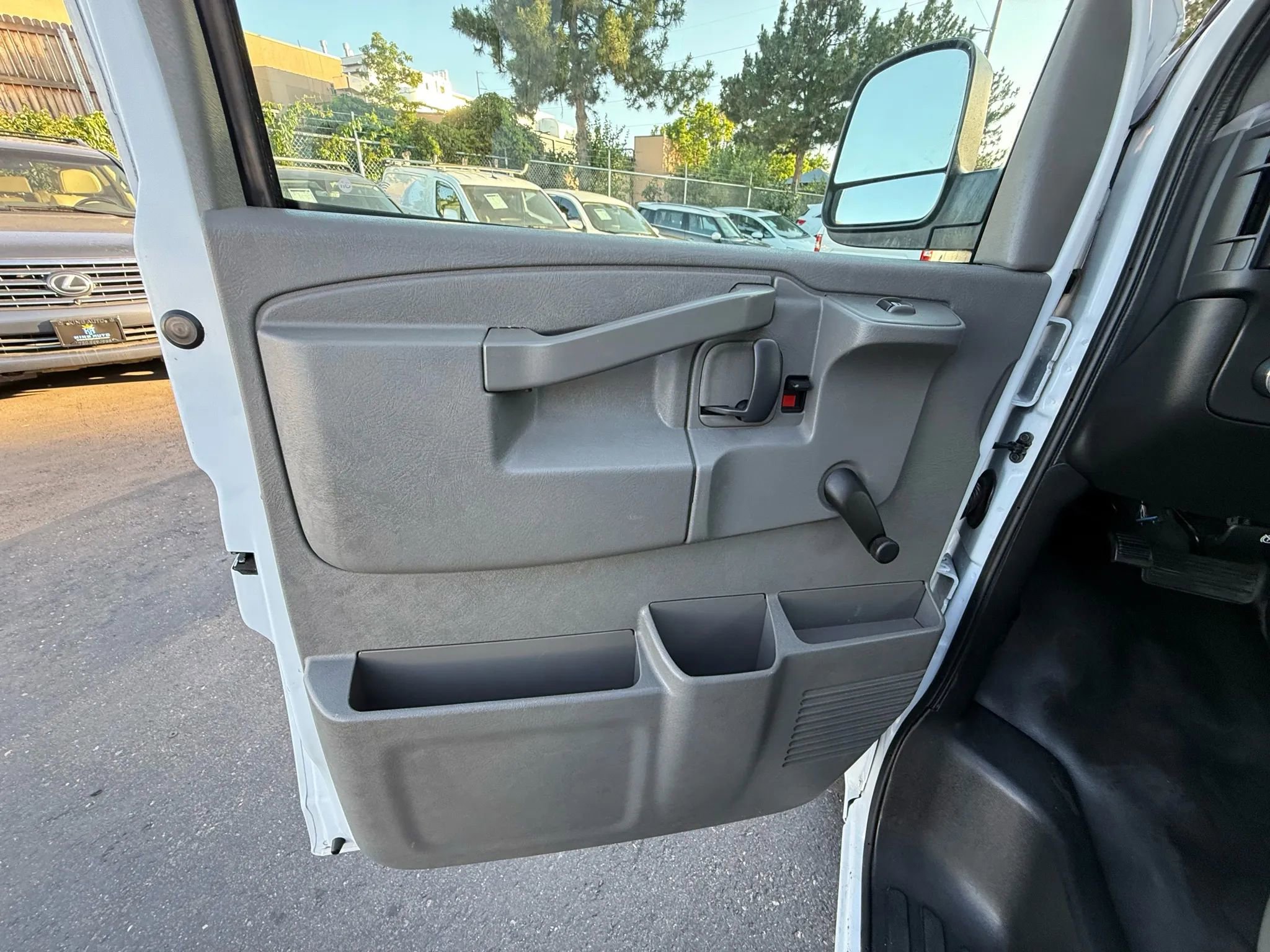 Used 2018 Chevrolet Express 2500 image 19