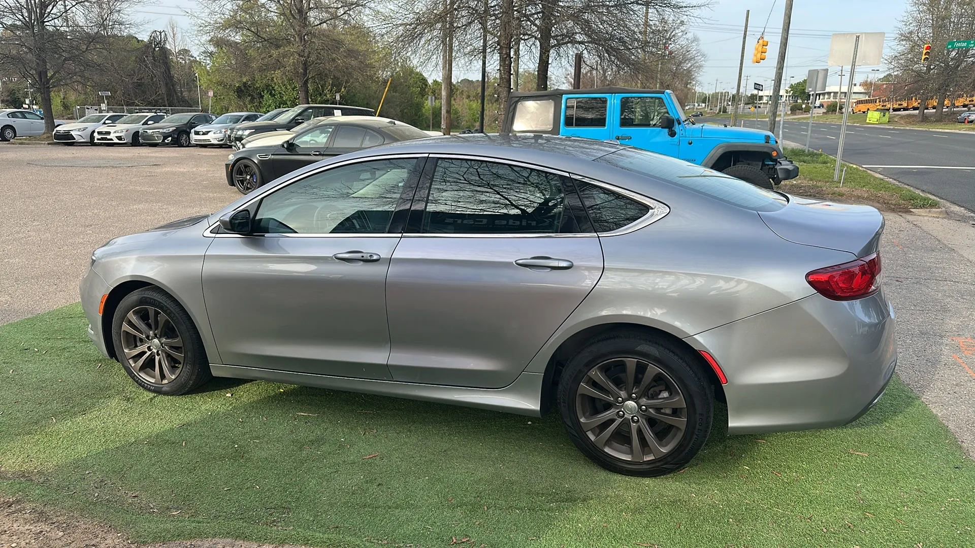 Used 2016 Chrysler 200 Limited w/ Convenience Group image 5