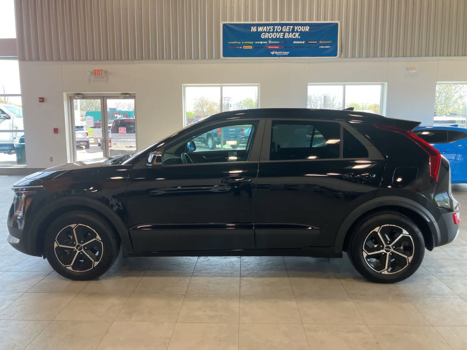 Used 2023 Kia Niro EX FWD image 8