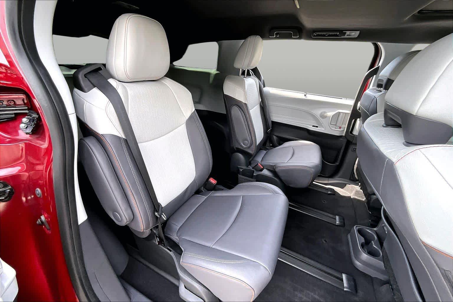 Used 2024 Toyota Sienna XSE w/ XSE Plus Package AWD/4WD image 21