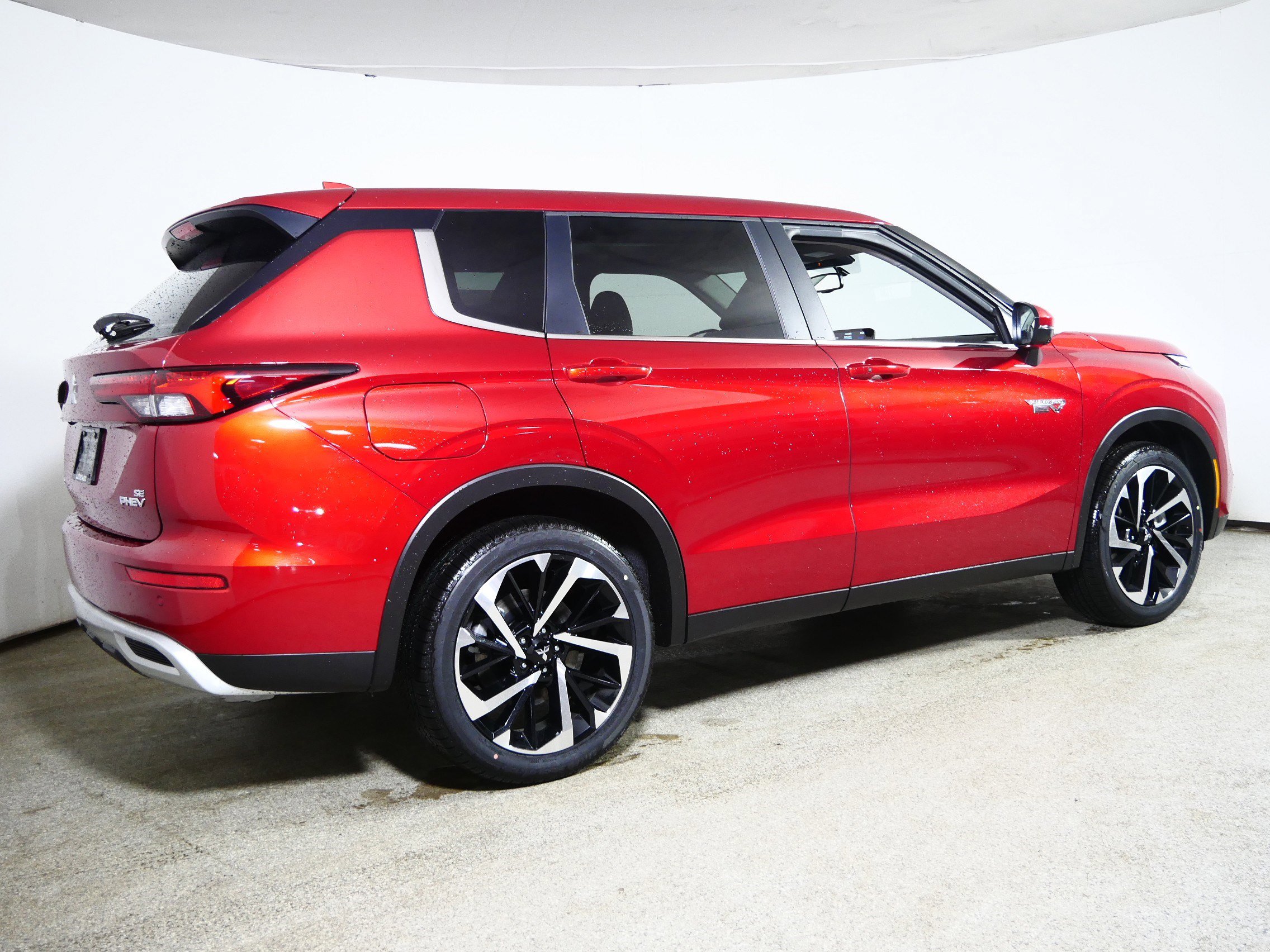New 2025 Mitsubishi Outlander SE image 2
