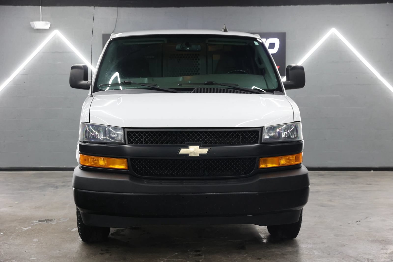Used 2020 Chevrolet Express 2500 w/ Communications Package RWD image 4
