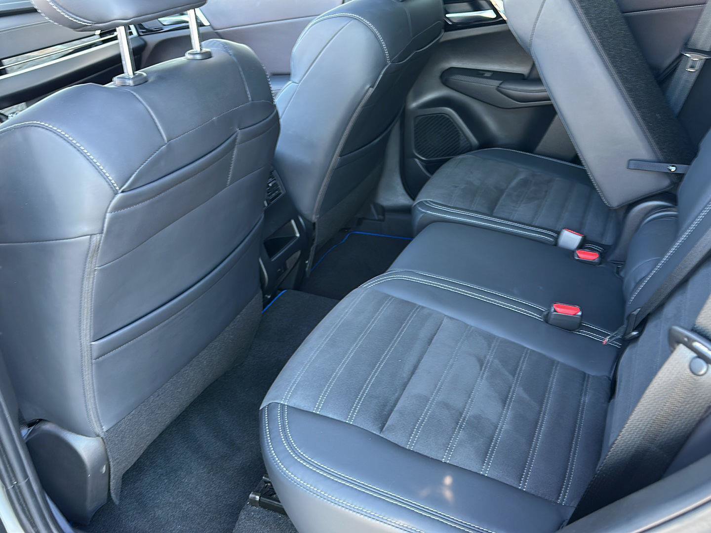 Used 2023 Mitsubishi Outlander 4WD Plug-In Hybrid image 23