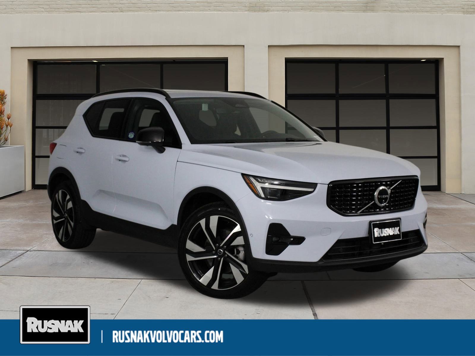 New 2025 Volvo XC40 B5 Plus w/ Climate Package