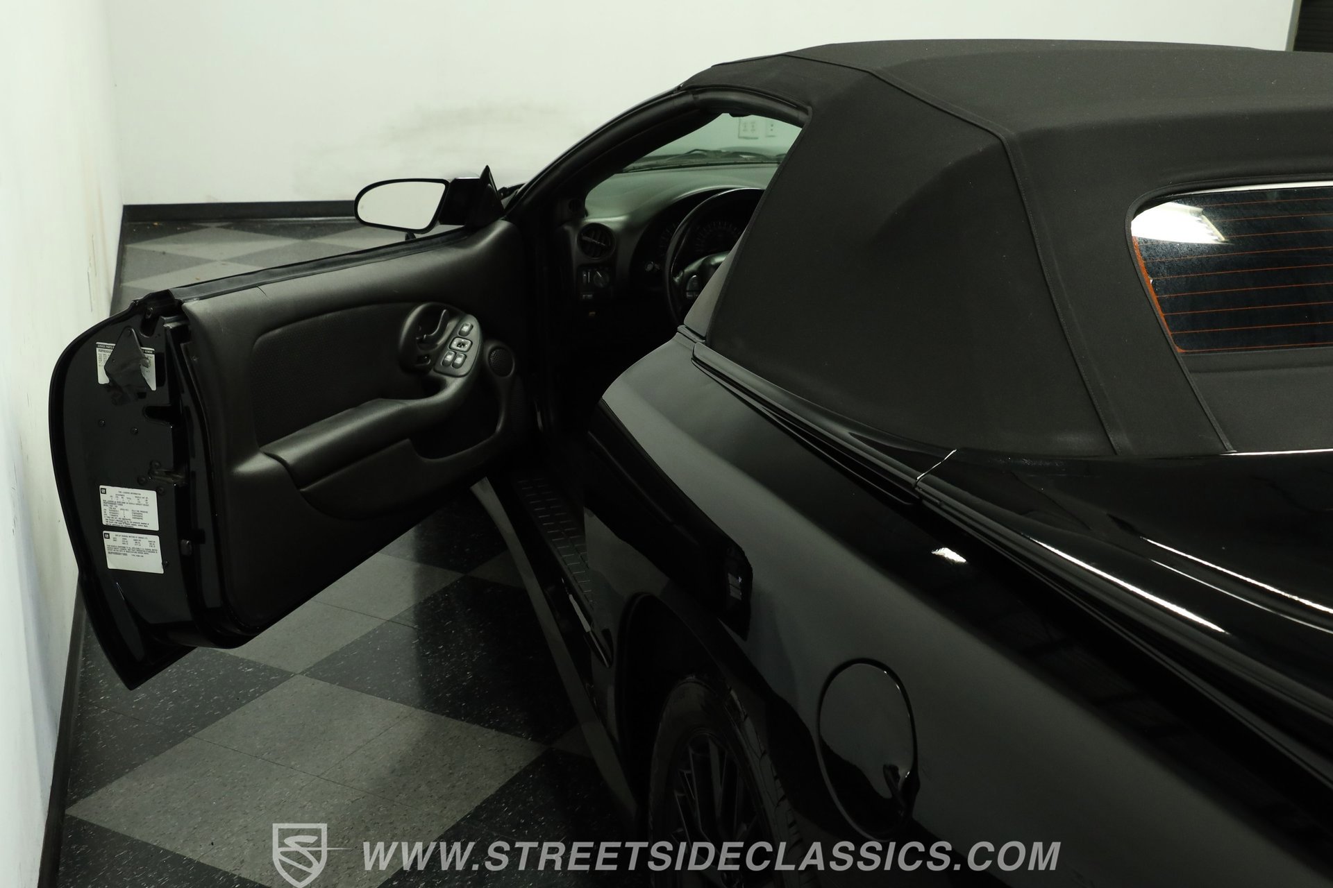 Used 2002 Pontiac Firebird Trans Am RWD image 33