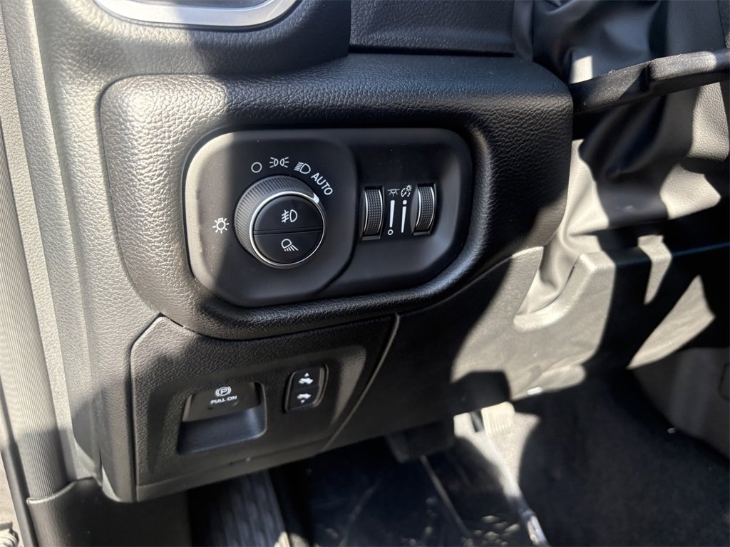 New 2026 RAM 1500 4x4 Crew Cab image 17
