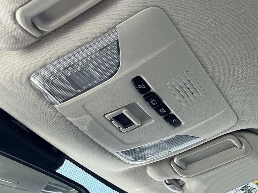 Used 2020 Toyota Corolla LE image 30