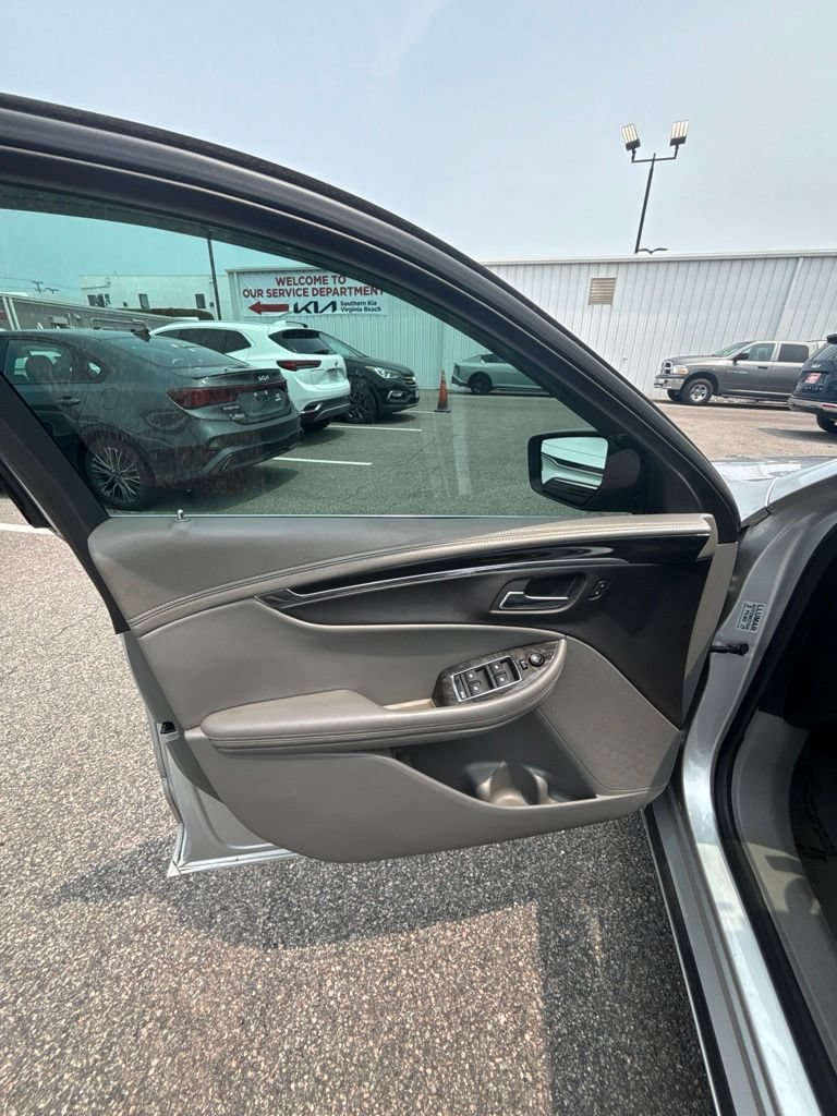 Used 2015 Chevrolet Impala LT FWD image 11