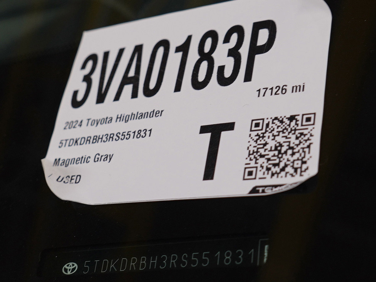 Used 2024 Toyota Highlander Limited AWD/4WD image 32