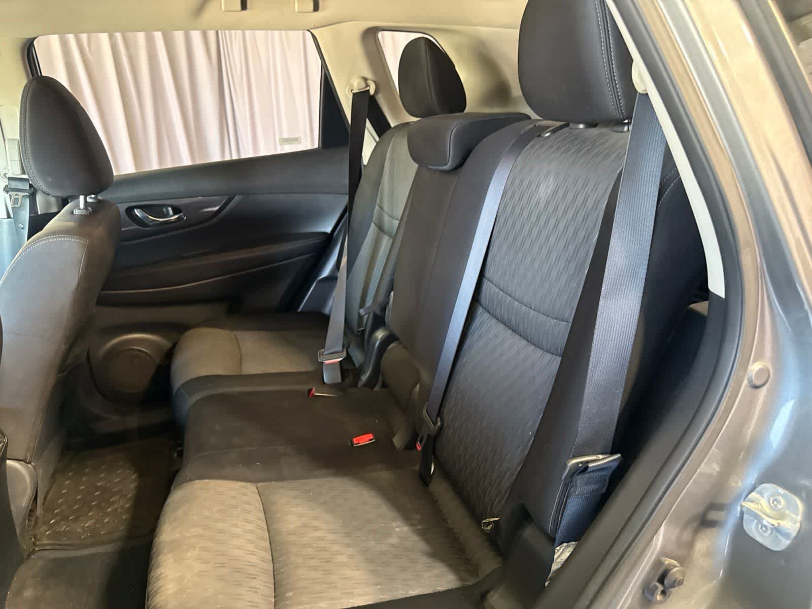 Used 2017 Nissan Rogue SV FWD image 14