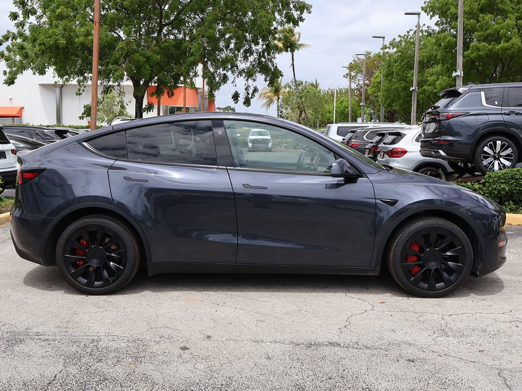 Used 2024 Tesla Model Y Long Range AWD/4WD image 18
