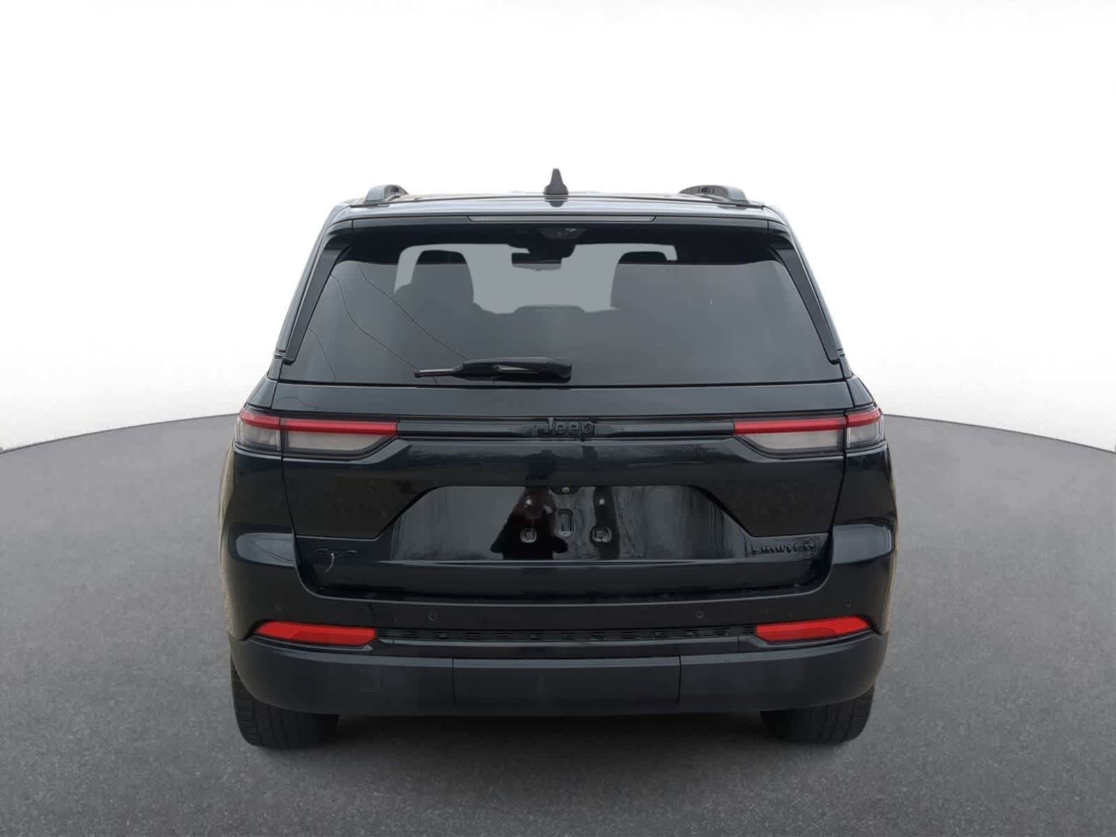 Used 2023 Jeep Grand Cherokee Limited w/ Luxury Tech Group II image 7