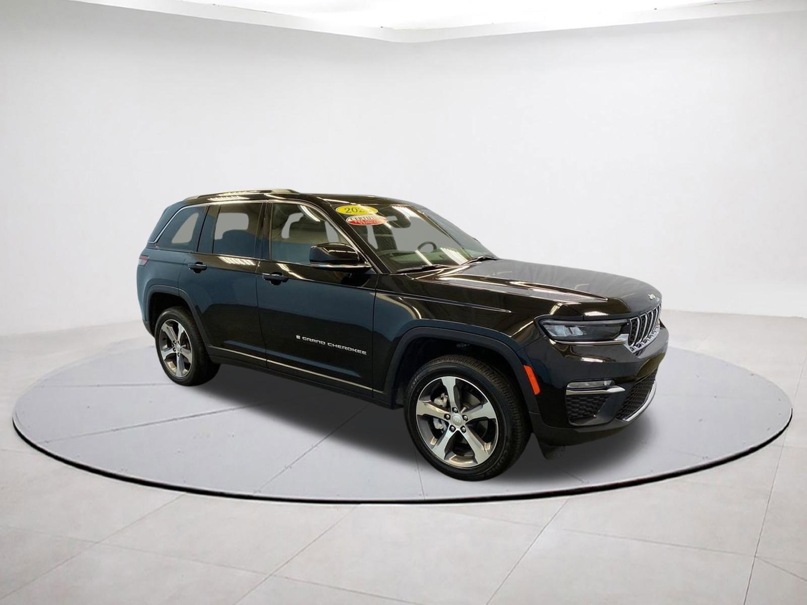 Certified 2025 Jeep Grand Cherokee Limited AWD/4WD image 8