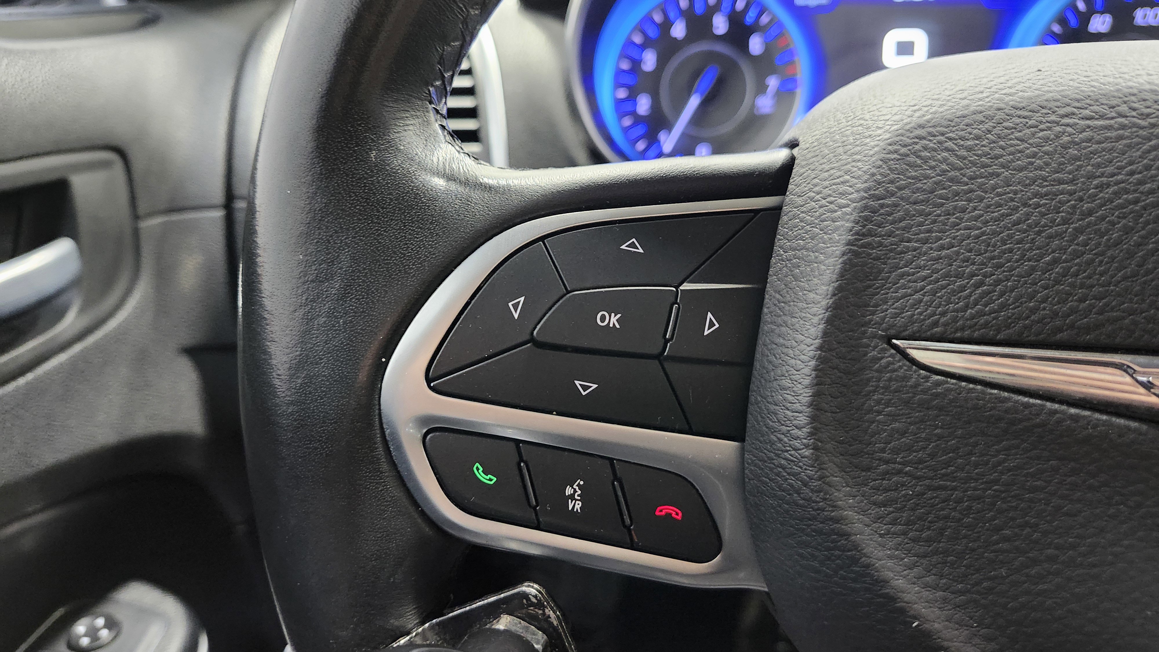 Used 2020 Chrysler 300 Touring w/ Driver Convenience Group image 33