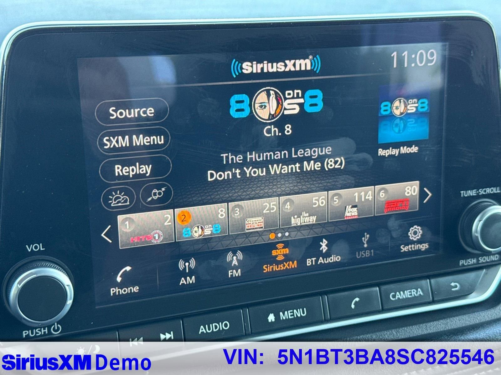 Used 2025 Nissan Rogue SV image 27